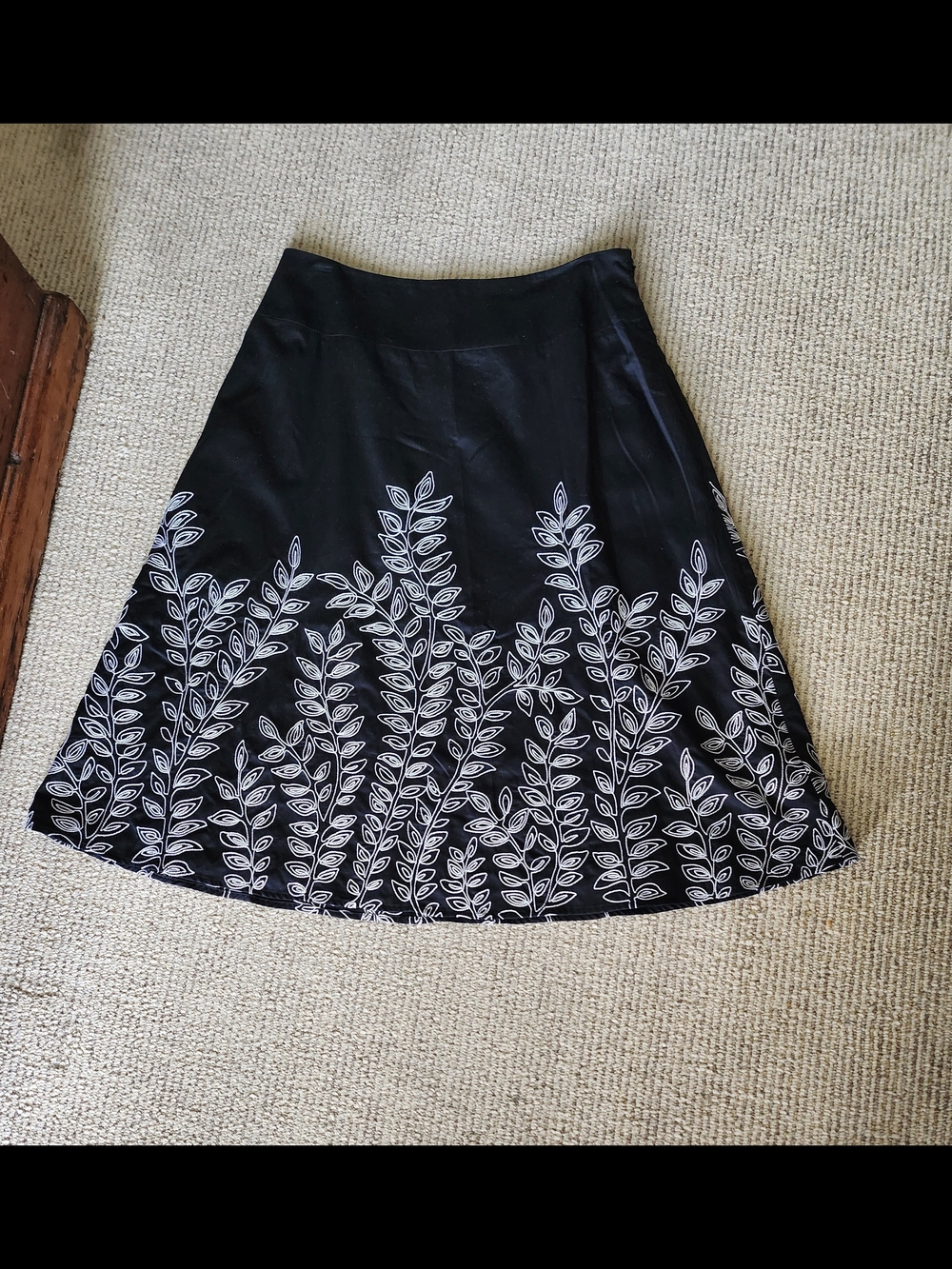 Jones New York Black A-Line Skirt with White Leaf Motif NWOT